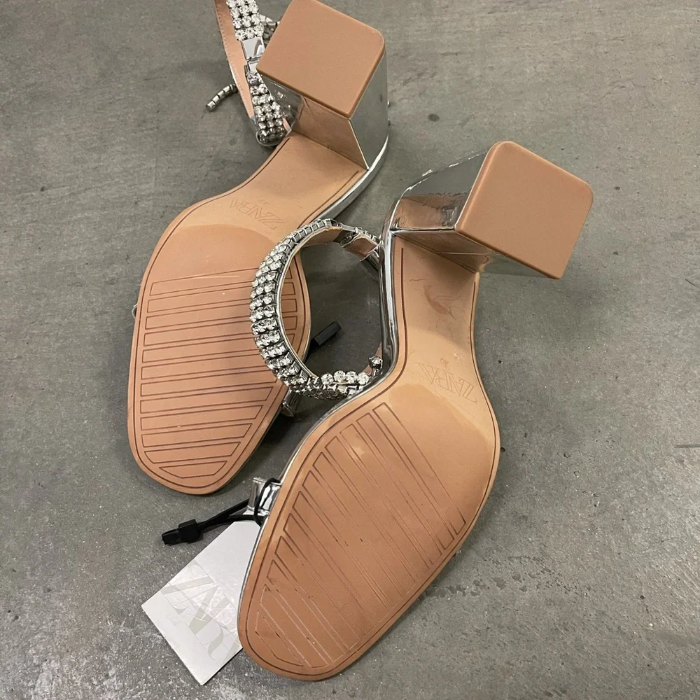 🤍 ZARA METALLIC RHINESTONE BLOCK HEELED SANDALS - Picture 6 of 7